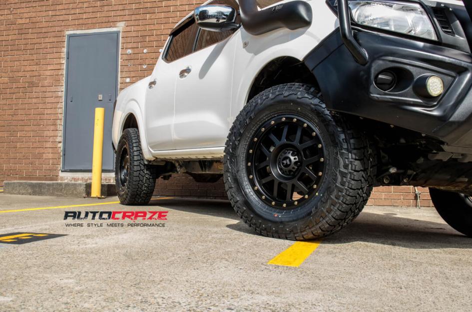 NISSAN-NAVARA-TREMOR-SATIN-BLACK